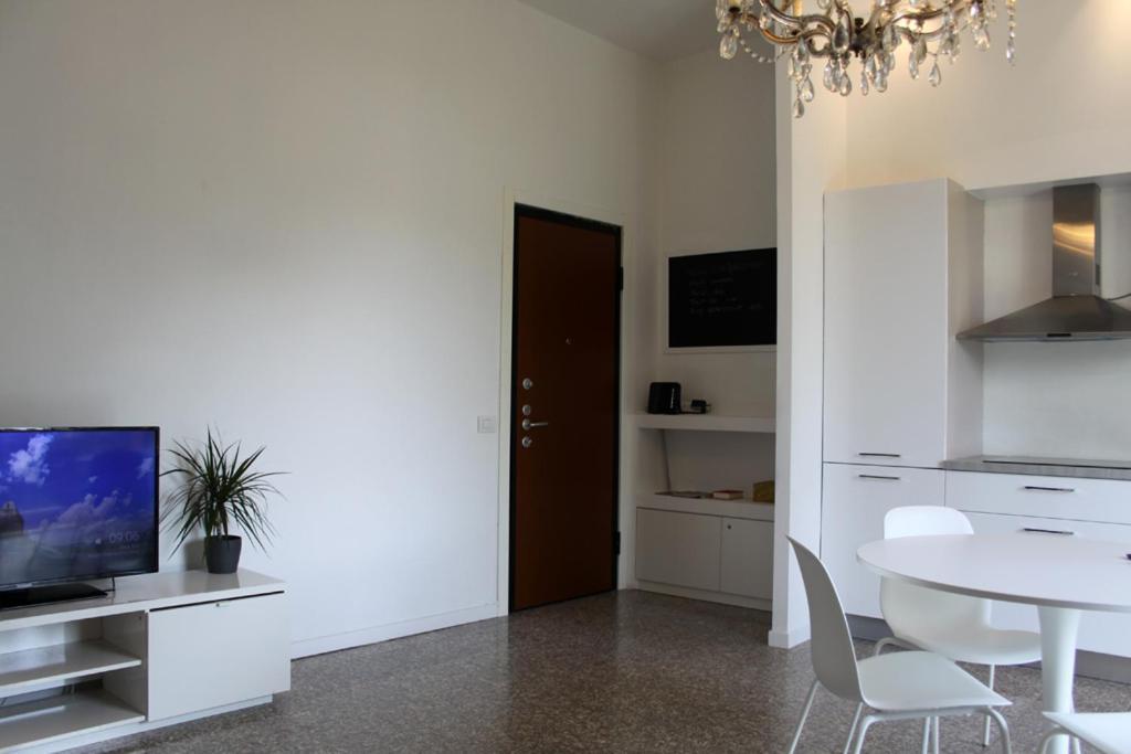 La Casa Di Antoine Apartment Cesano Maderno Luaran gambar