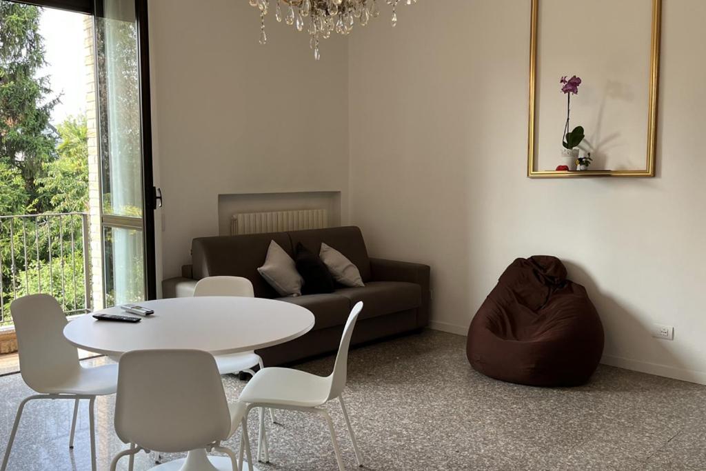 La Casa Di Antoine Apartment Cesano Maderno Luaran gambar